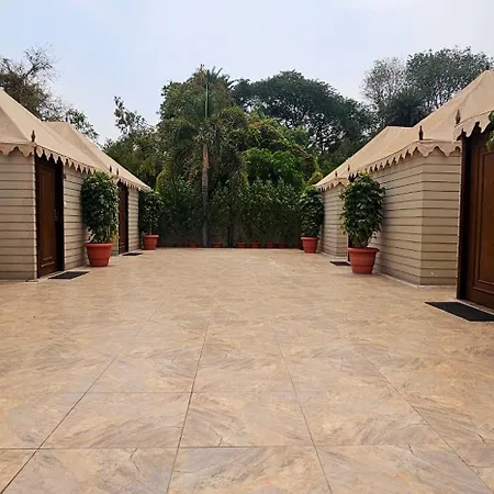 Jhansi Hotel Exterior photo