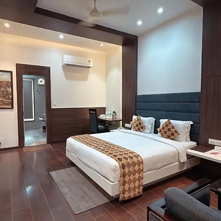 Jhansi Hotel Exterior photo