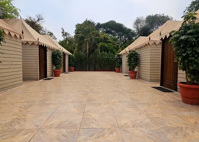 Jhansi Hotel