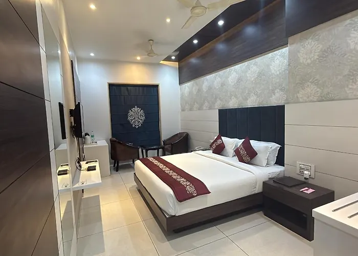 Jhansi Hotel