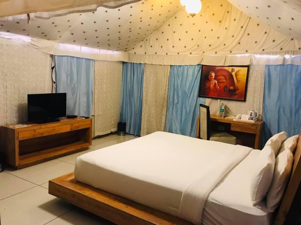 Jhansi Hotel Hotel
