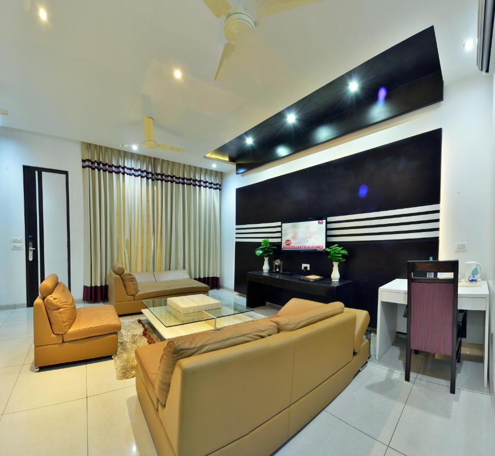 Jhansi Hotel