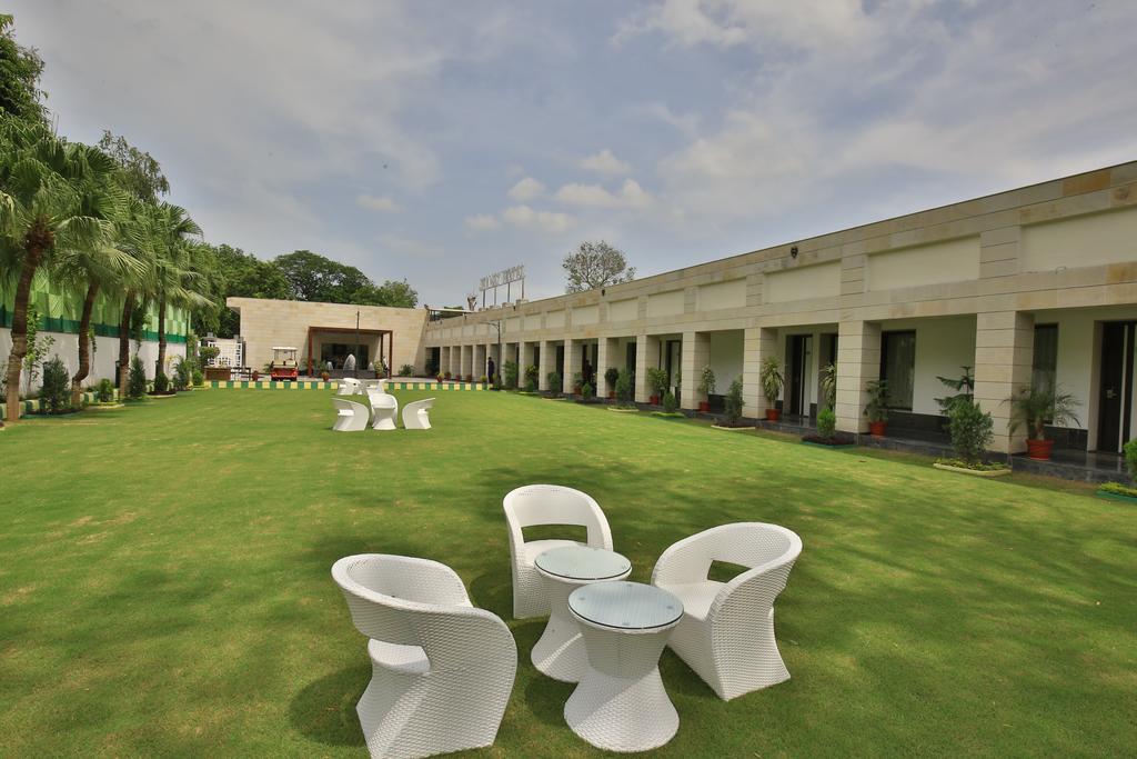 Jhansi Hotel