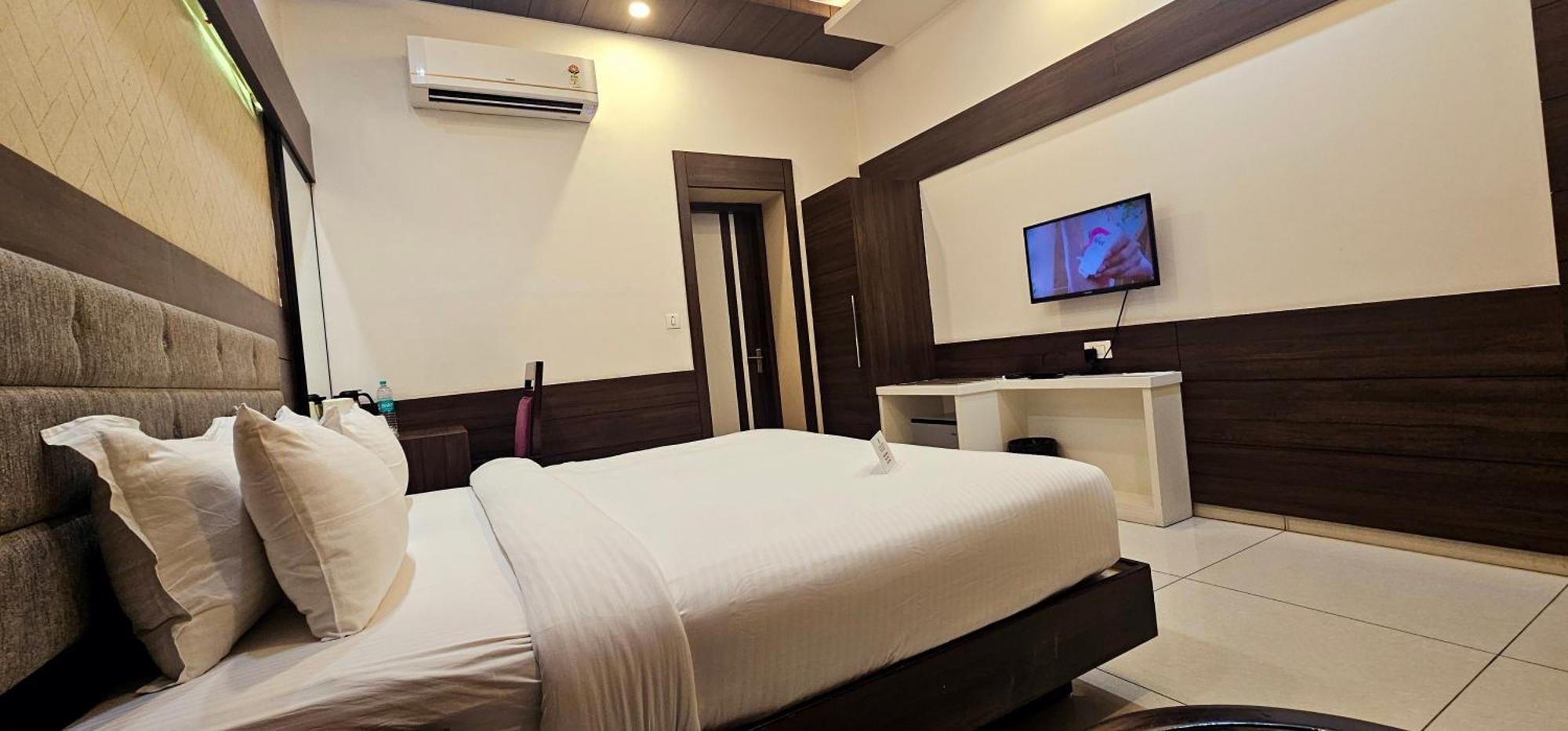 Jhansi Hotel Hotel