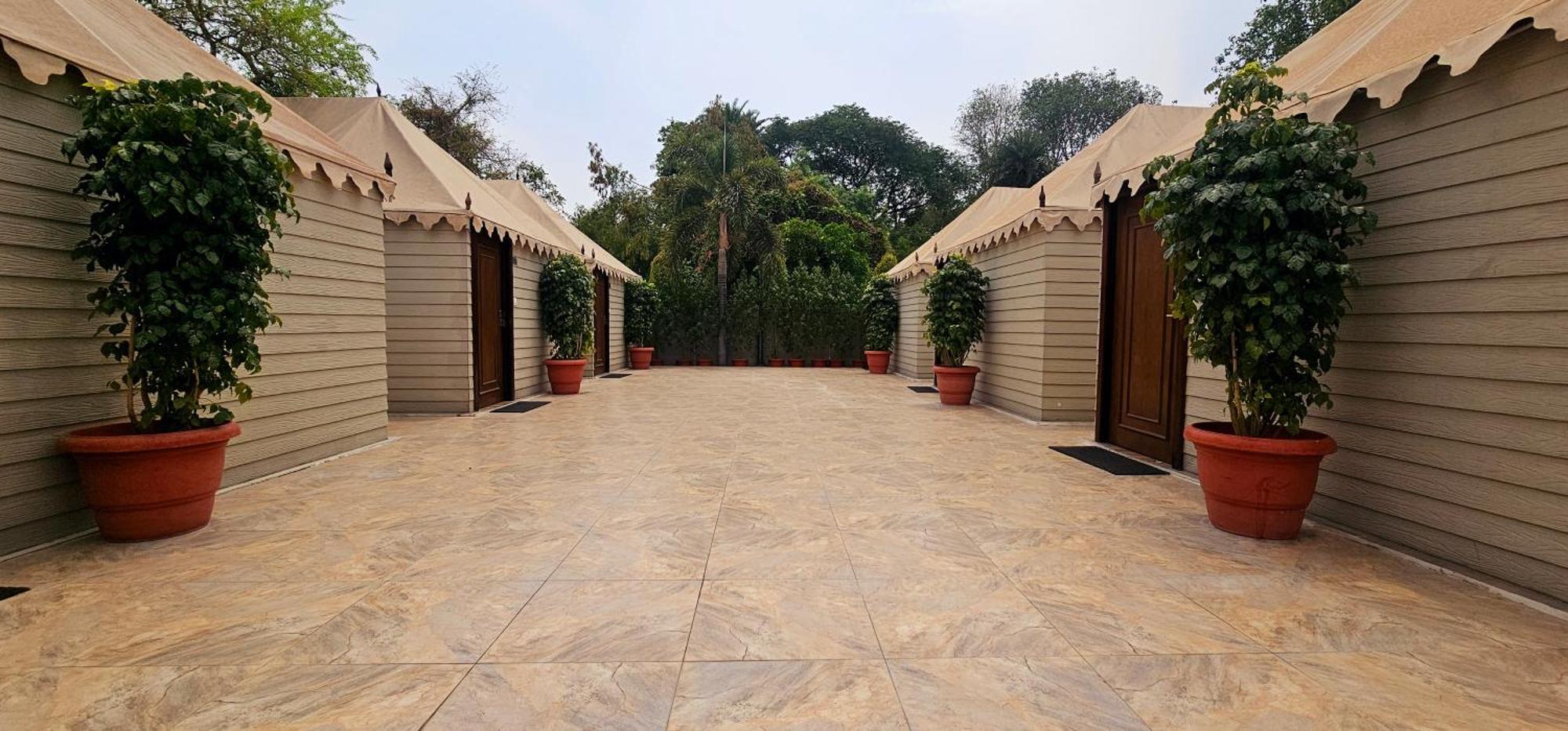 Hotel Jhansi Hotel 4*