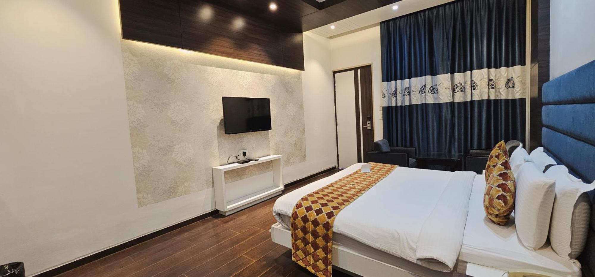 Hotel Jhansi Hotel 4*