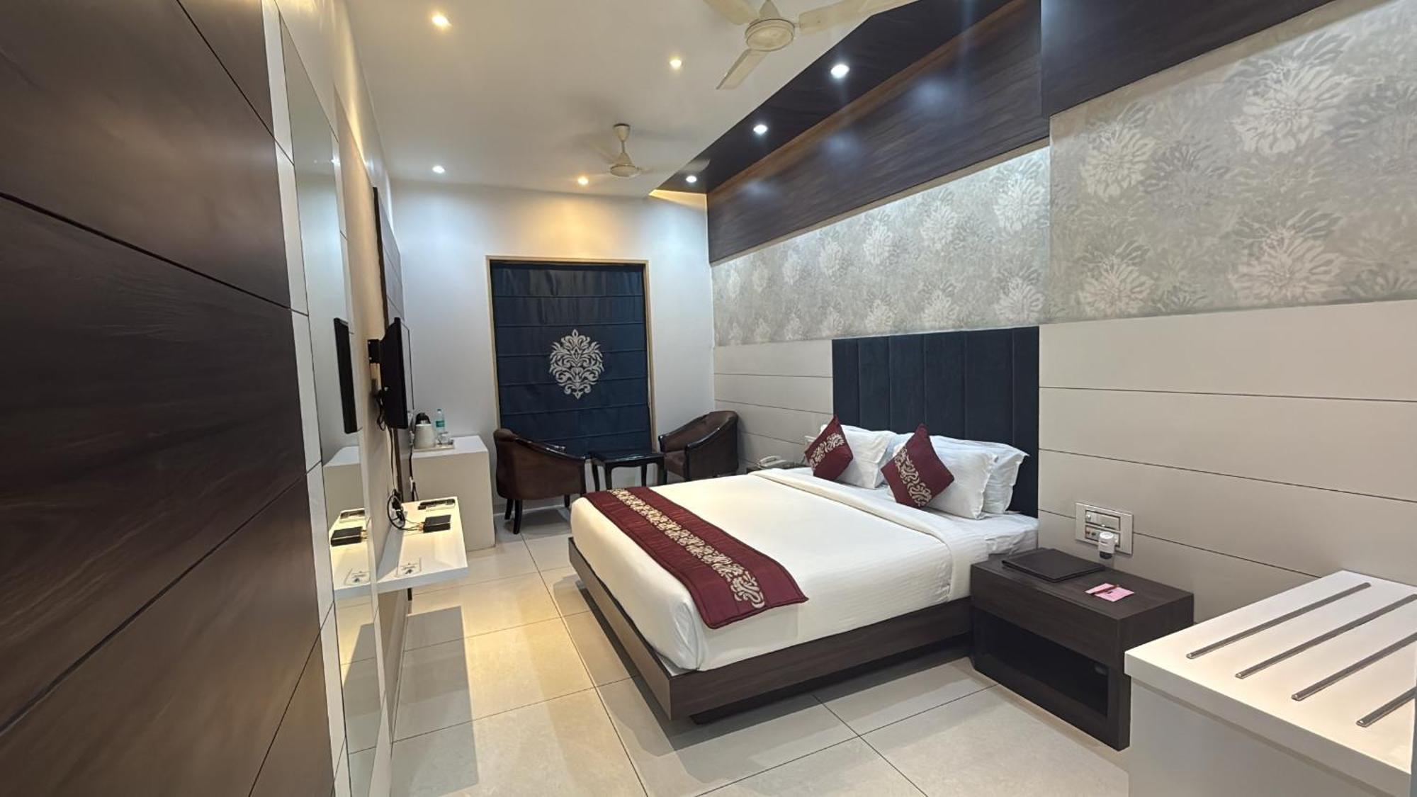 Hotel Jhansi Hotel 4*