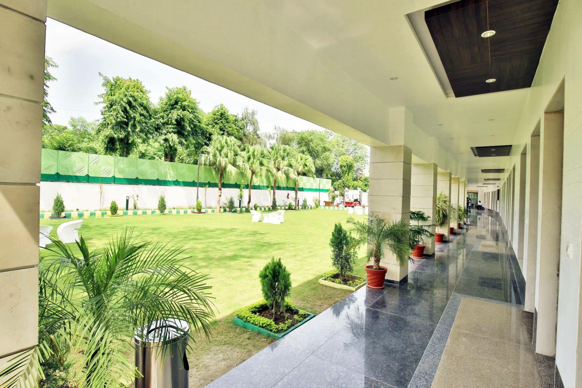 Jhansi Hotel